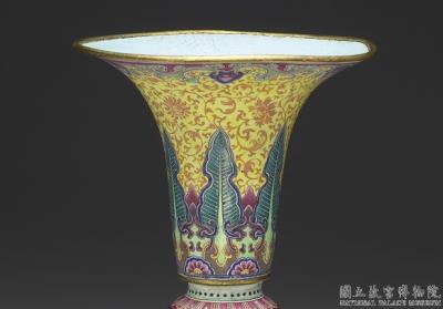 图片[3]-Gu-shaped vase with painted enamel banana leaf decor on copper, Qing dynasty, Qianlong reign (1736-1795)-China Archive